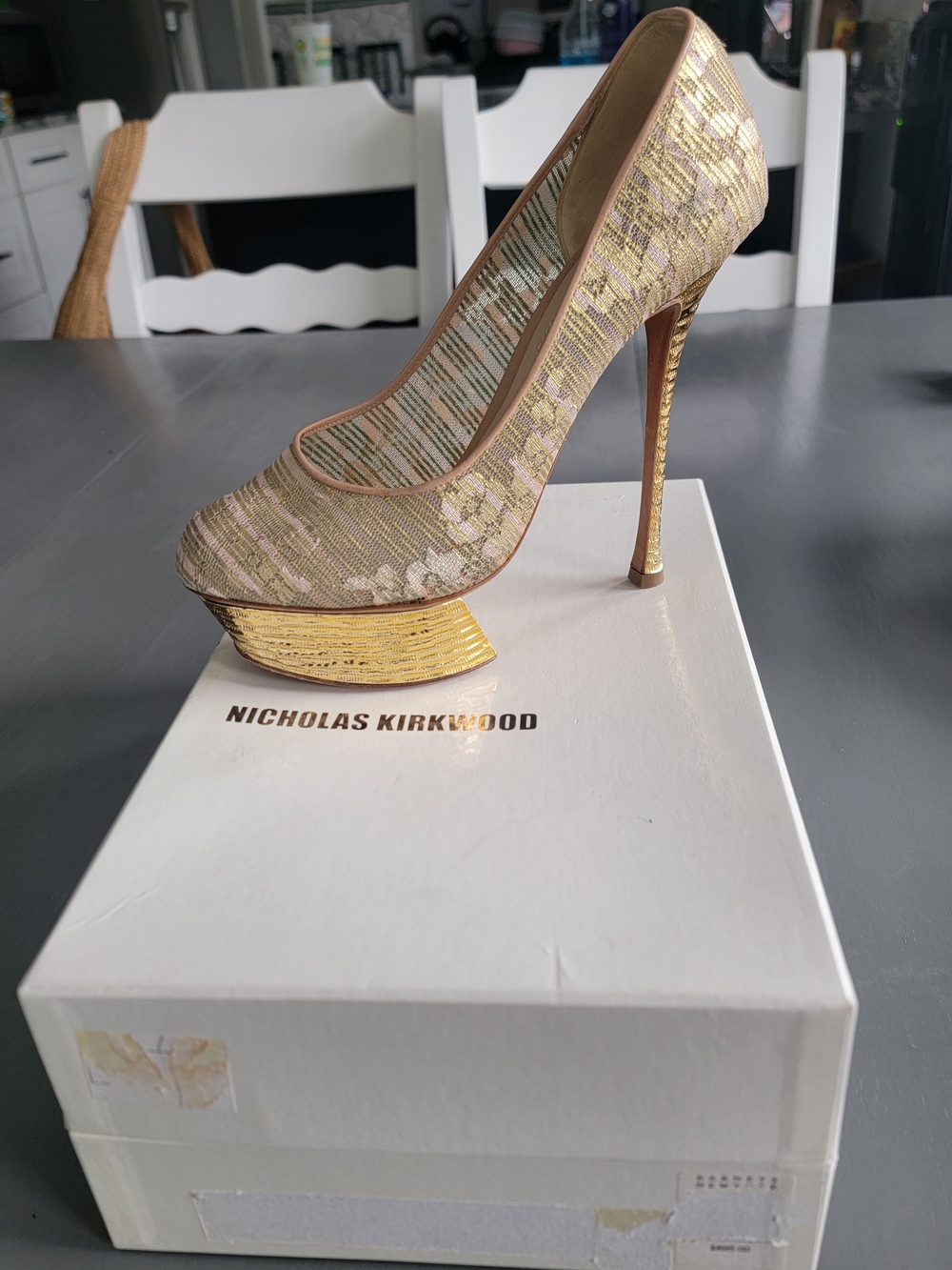 Nicholas Kirkwood Gold Metallic Floral Lace Sculpted Platform Pumps 38.5
